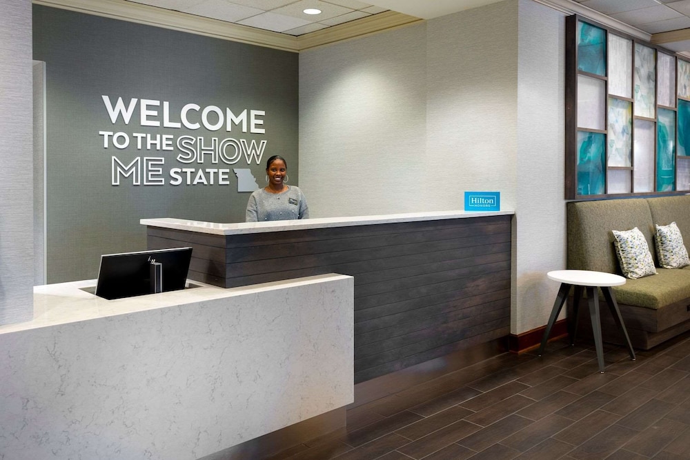 Hampton Inn & Suites Kansas City Country Club Plaza - photo 5