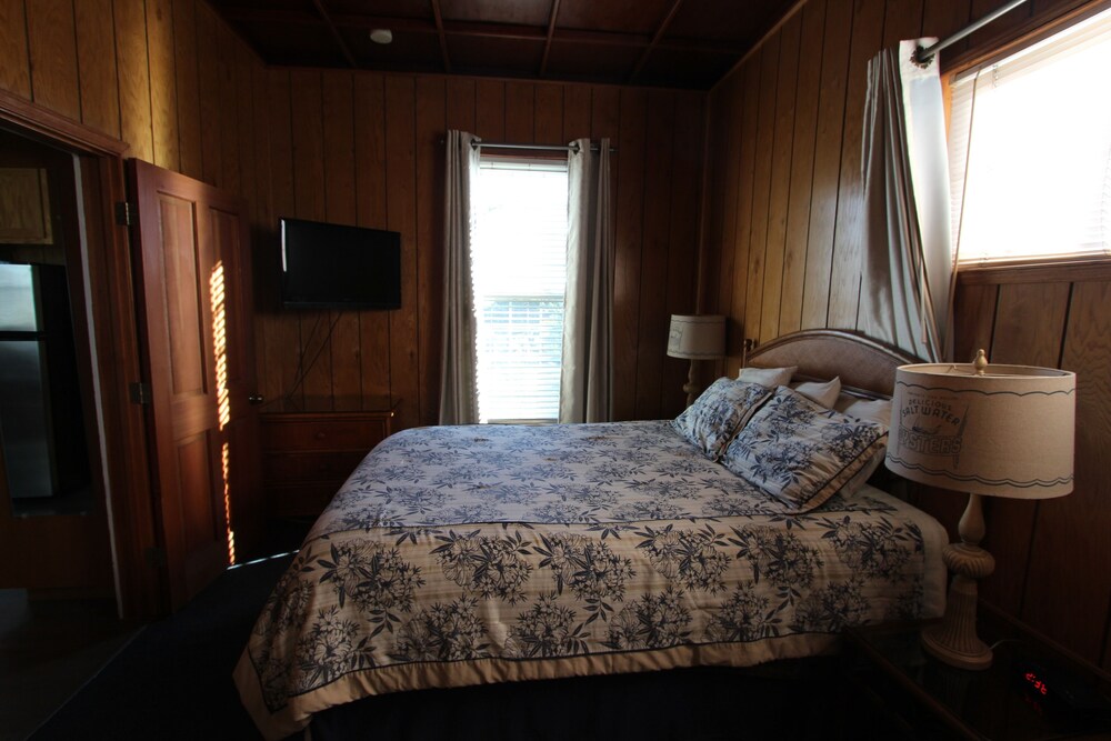 Edgewater Beach Inn - photo 14