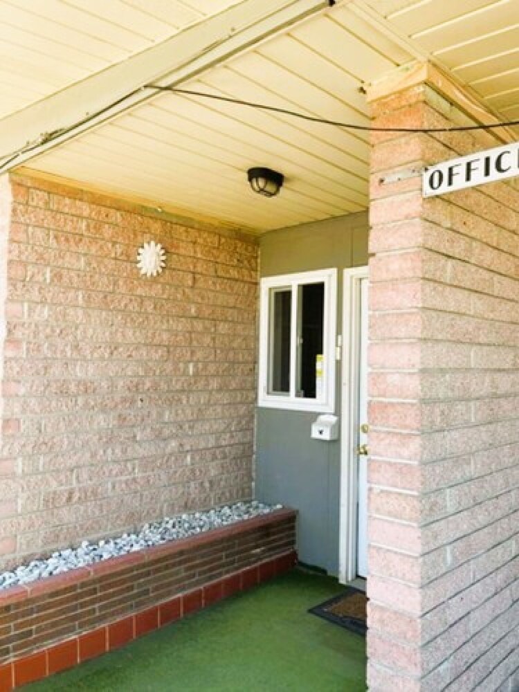 Love Hotels Desert Inn Boysen Canyon - photo 2
