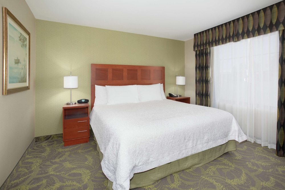 Hampton Inn and Suites Astoria - photo 43