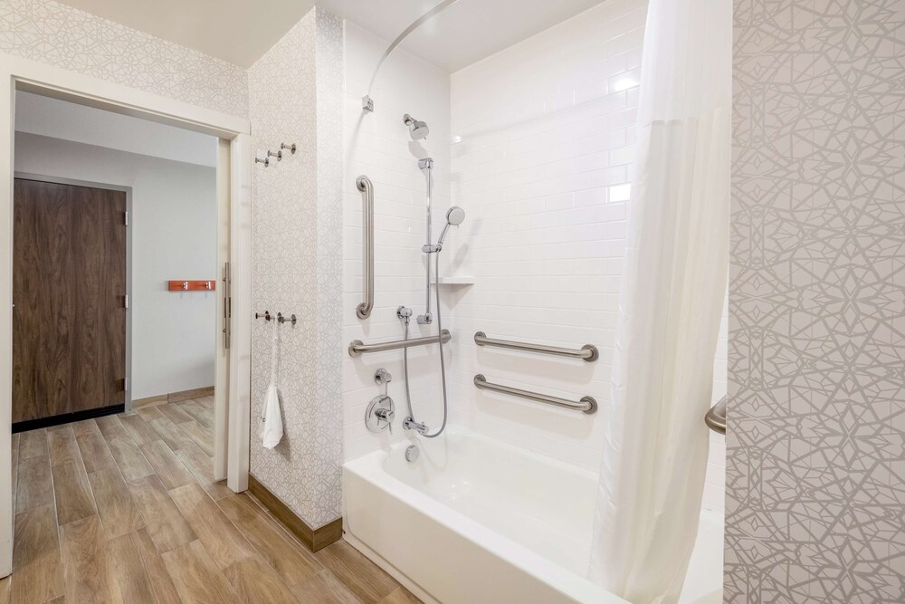 Hampton Inn & Suites Benton Harbor - photo 20