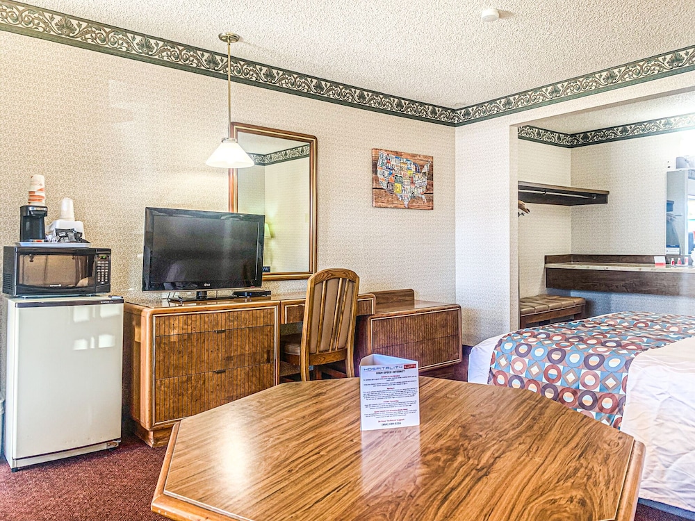 Econo Lodge Inn & Suites Winnemucca - photo 7