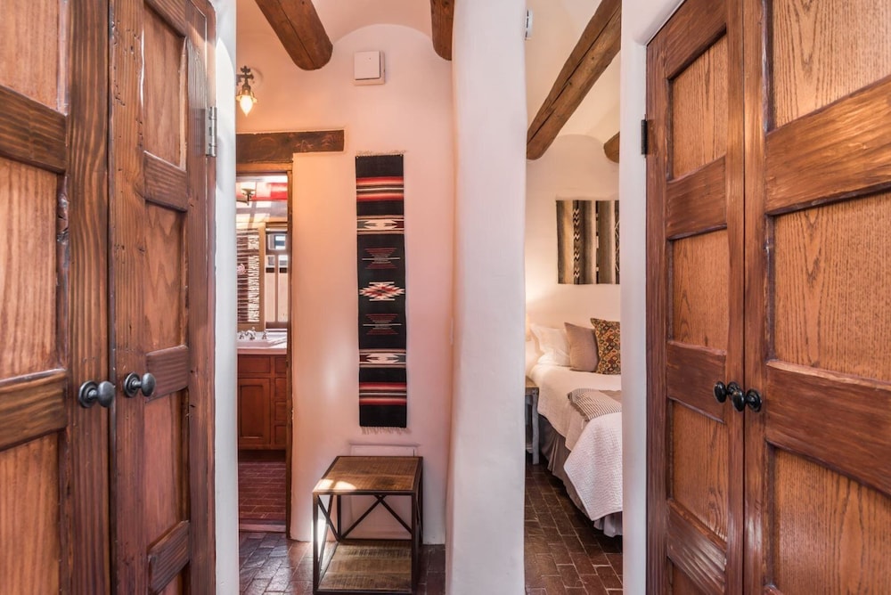 Buena Suerte Quintessential Eastside Pied a terre Fabulous Views and Patios Kiva Fireplace Walk to Canyon Rd. and the Plaza - photo 14