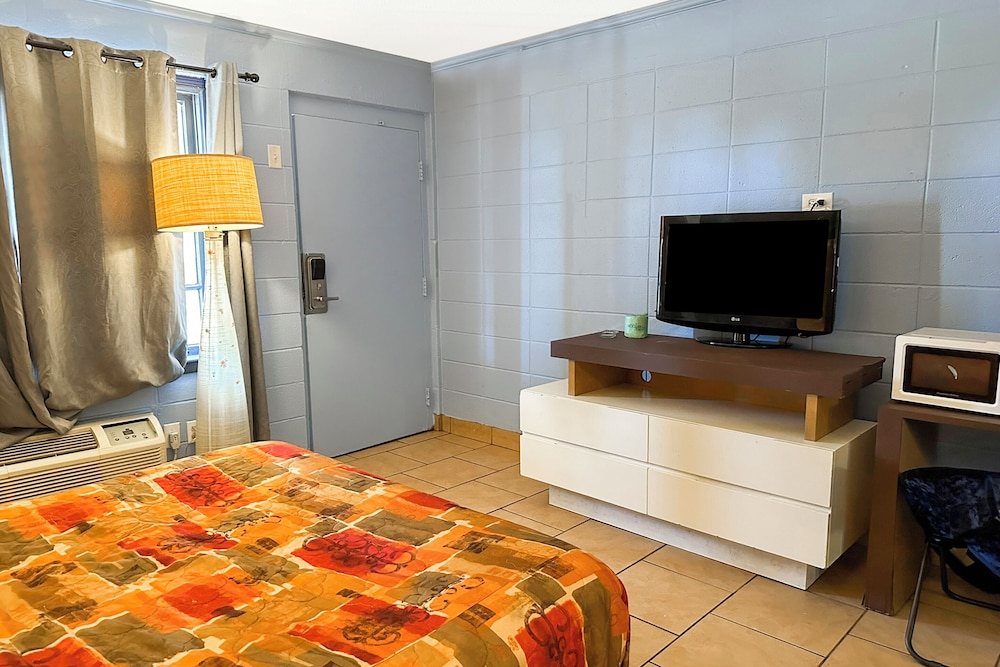 Luxury Inn by OYO Albany - photo 13