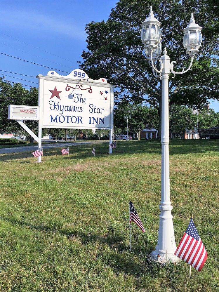 The Hyannis Star Motor Inn - photo 16