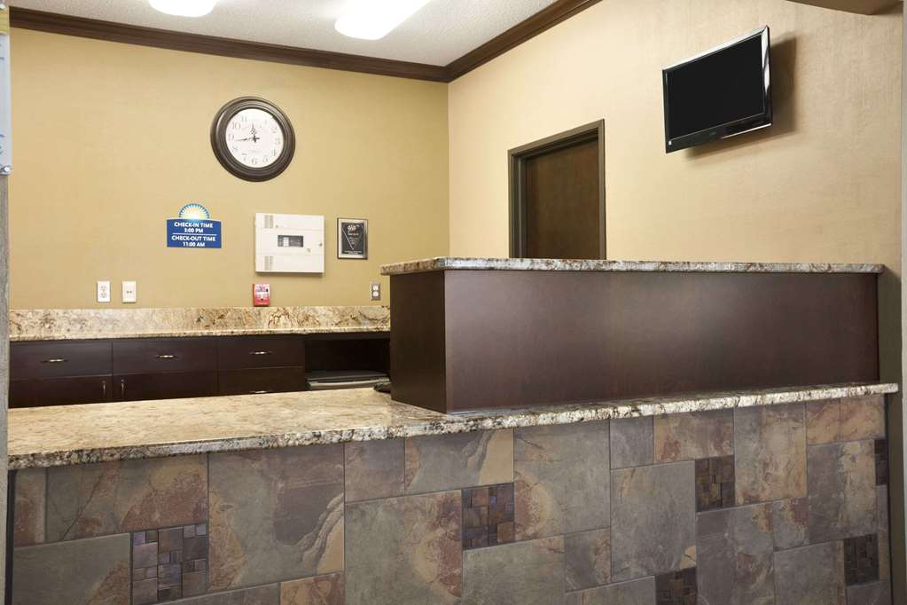 Days Inn by Wyndham Grand Forks Columbia Mall - photo 4