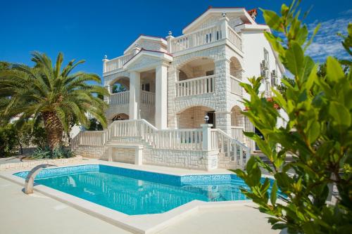 Villa Drinka Apartments — 4-Star Luxury Hotel in Vela Luka, Croatia