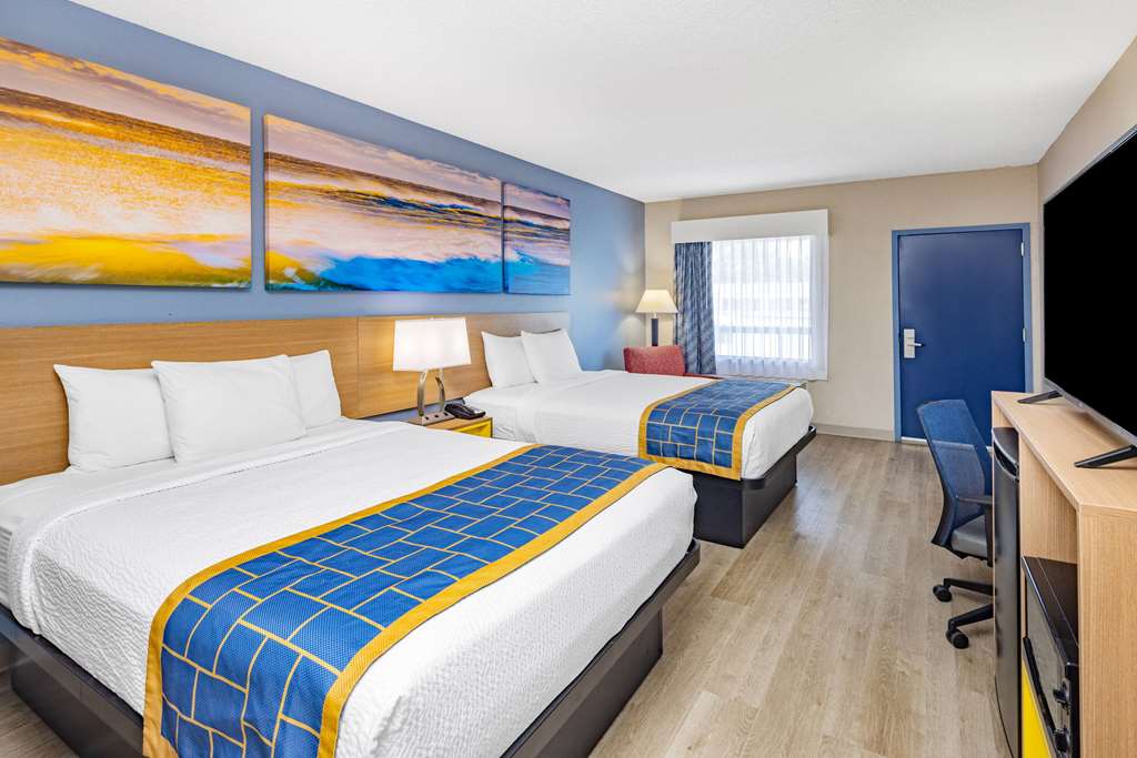 Days Inn & Suites by Wyndham Savannah Midtown - photo 18