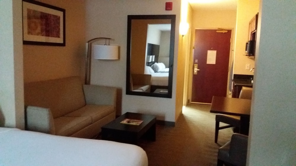 Holiday Inn Express Hotel & Suites Waterford by IHG - photo 21