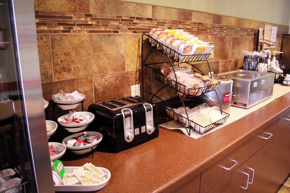 Canby Inn And Suites - photo 32