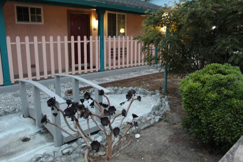 Riverside Inn & Suites Santa Cruz - photo 59
