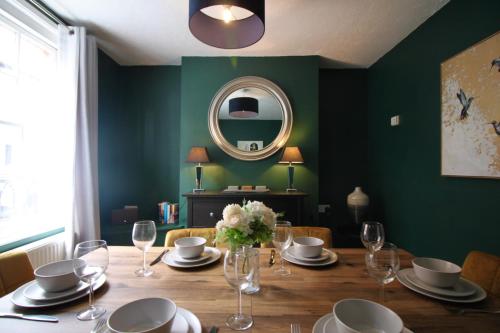 West Street Retreat Grade II listed townhouse — 4-Star Luxury Hotel in Harwich, United Kingdom