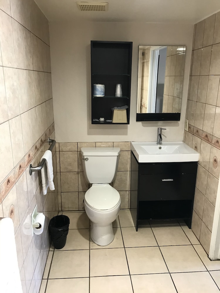 Economy Inn Lax - photo 16