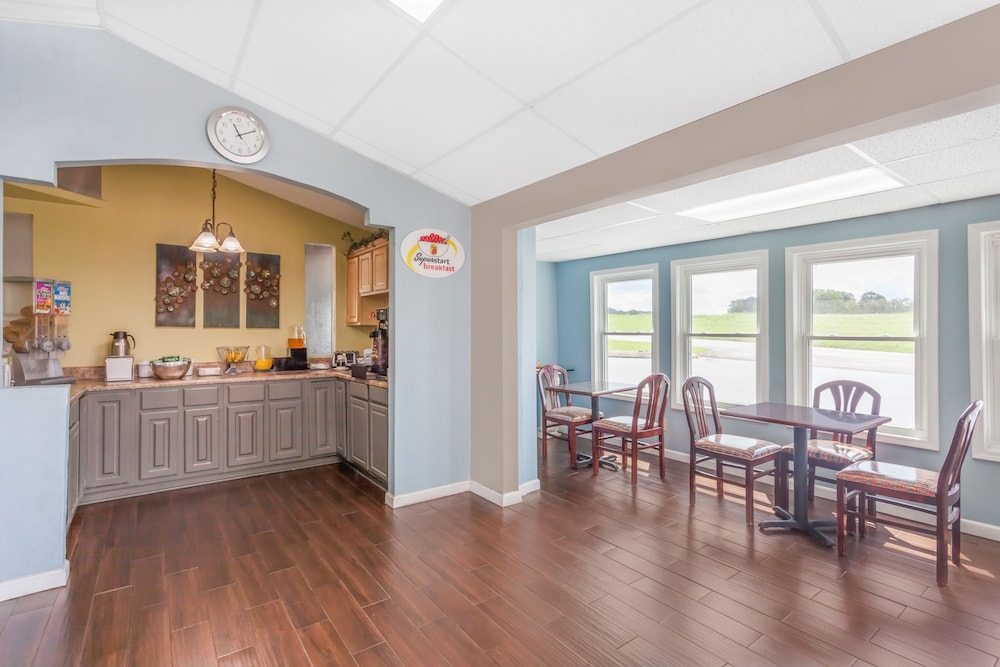 Lake View Inn & Suites - photo 18