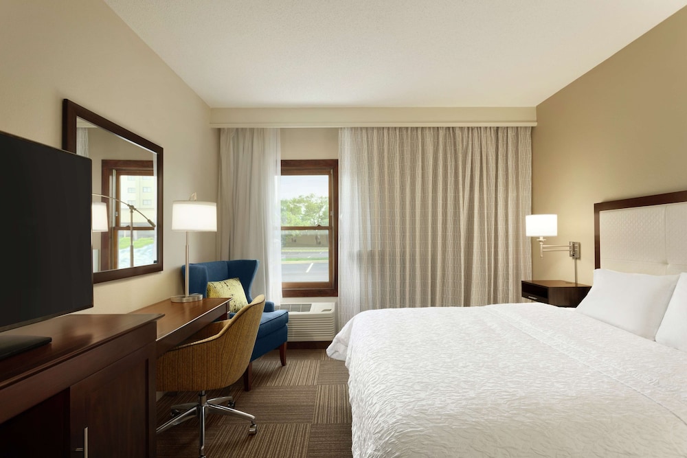Hampton Inn & Suites Springdale - photo 7
