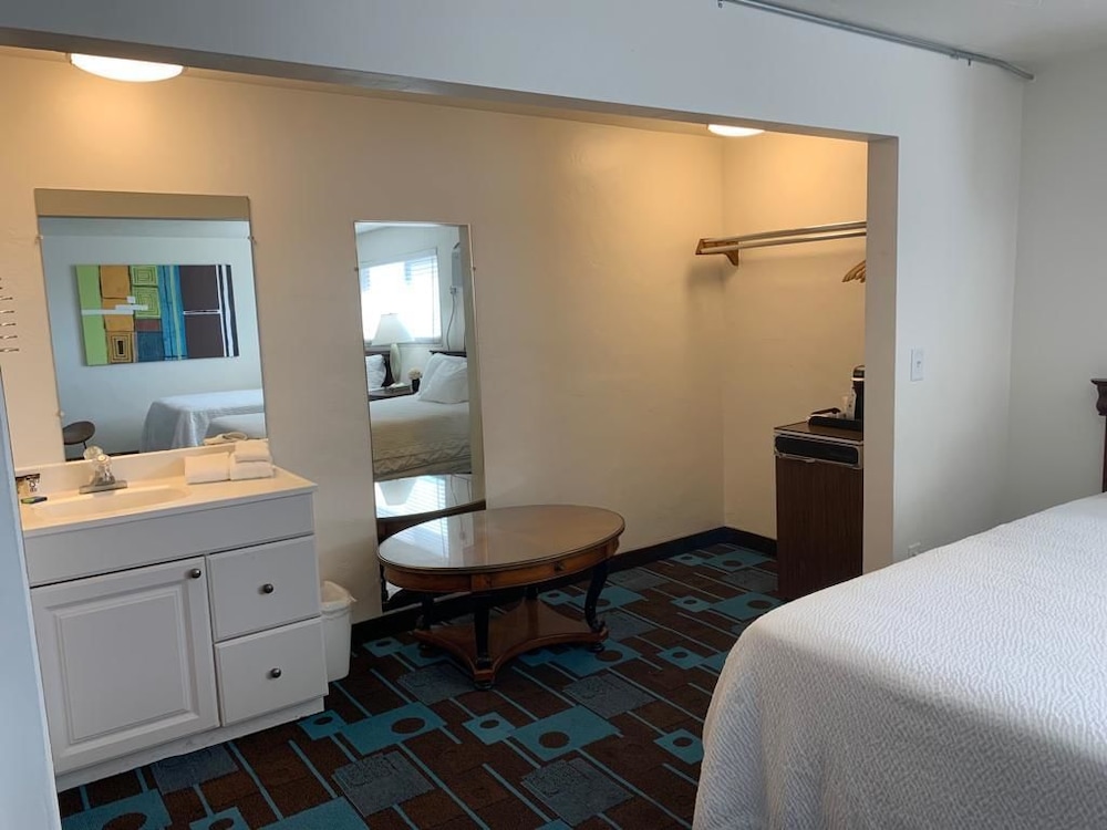The Sands Motel - photo 10