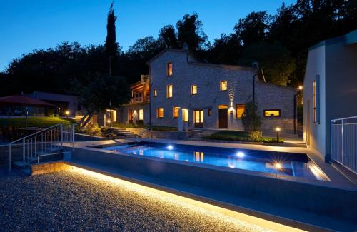Le Cune CountryHouse Private Pool AirCo Jacuzzi — 4-Star Luxury Hotel in Palazzo, Italy