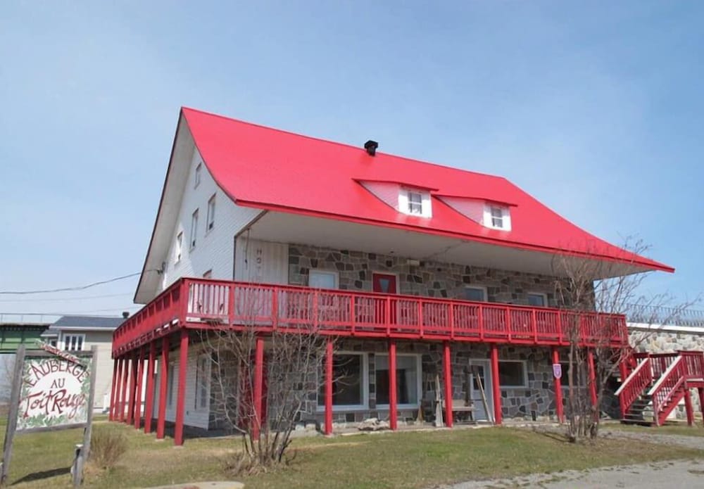 Auberge au toit rouge in Rimouski, Canada