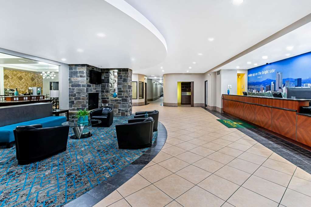La Quinta Inn & Suites by Wyndham Denver Gateway Park - photo 11