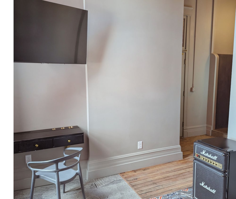 The Well Hotel & Taproom - photo 11