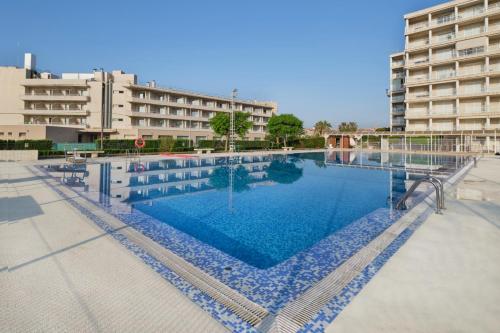 Global Properties Apartamento con terraza en Residencial Last Canet — 4-Star Luxury Hotel in El Puerto De Santa Maria, Spain