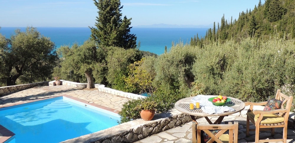 Villa Kiparissi Agios Nikitas Villas — 4-Star Luxury Hotel in Lefkada, Greece