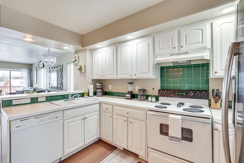 5 Mi to Ski Resort: Mtn view Townhome in Dillon - photo 16