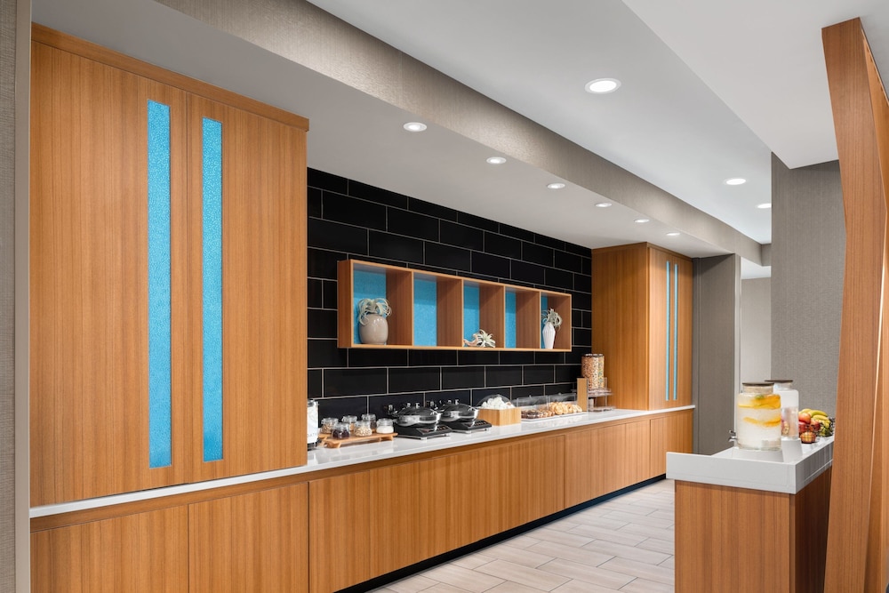 SpringHill Suites by Marriott Roanoke North - photo 32