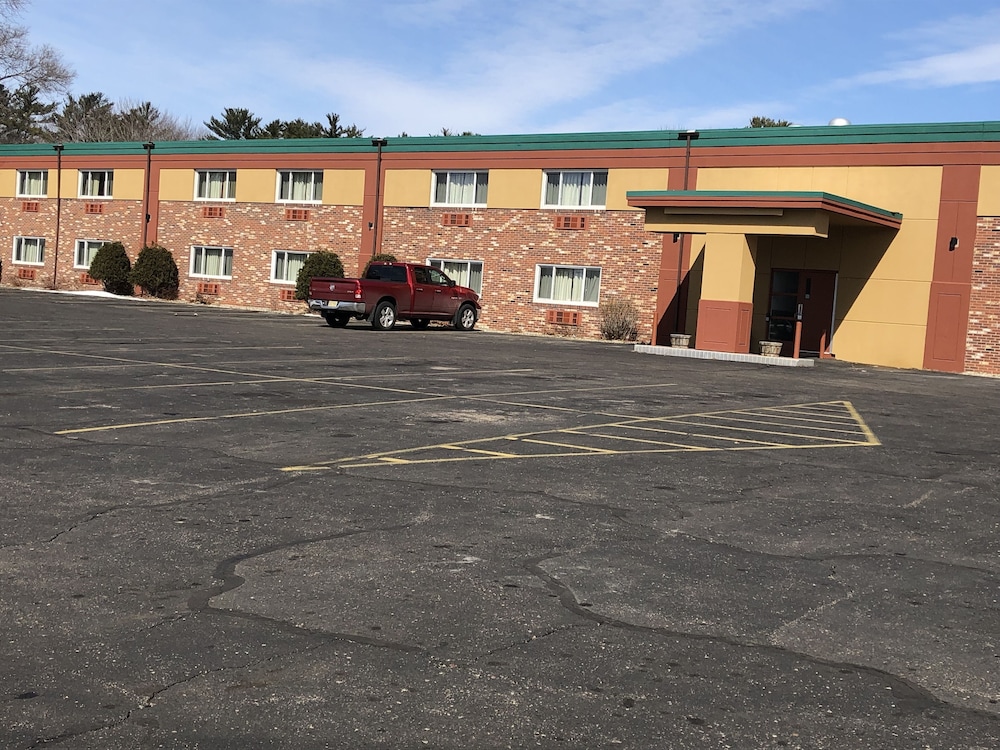 Econo Lodge Wisconsin Rapids - photo 24