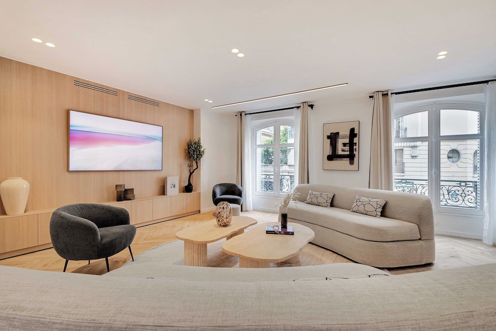 Spacious Flat 4 Br 10p Madeleine — 4-Star Luxury Hotel in Paris, France