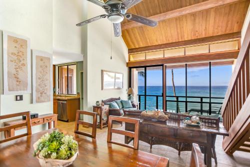 Unique Oceanfront Condo with AC Alekona Kauai — 4-Star Luxury Hotel in Koloa, United States