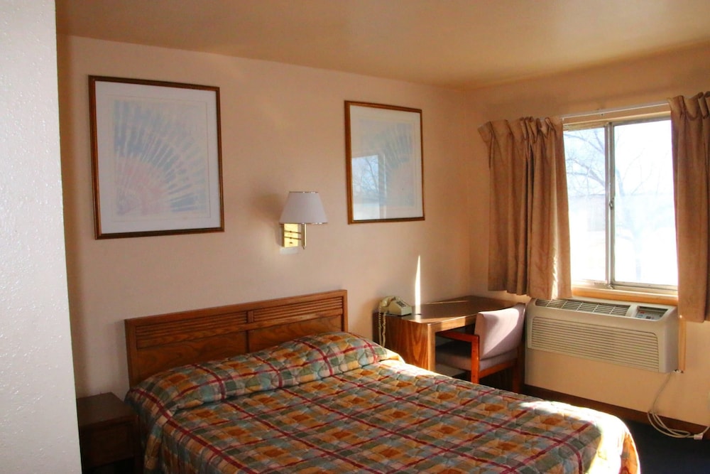 Travelers Inn — hotel in Topeka