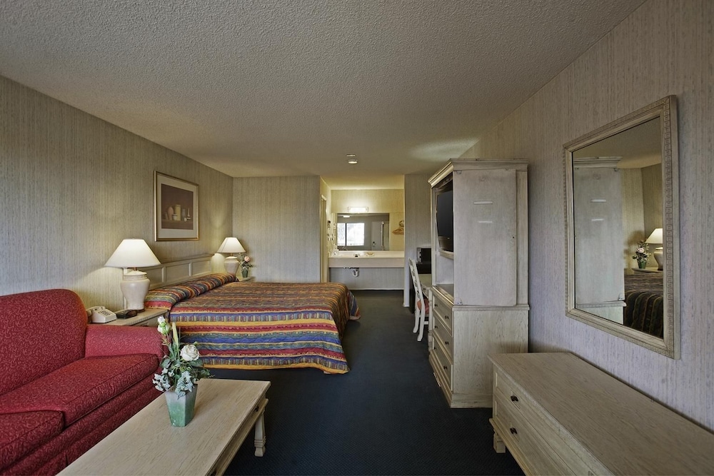 Days Inn by Wyndham Hemet - photo 19