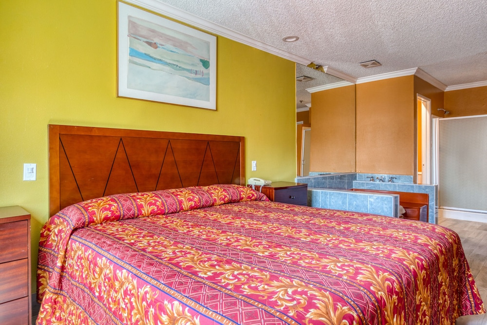 Heritage Inn And Suites - photo 11