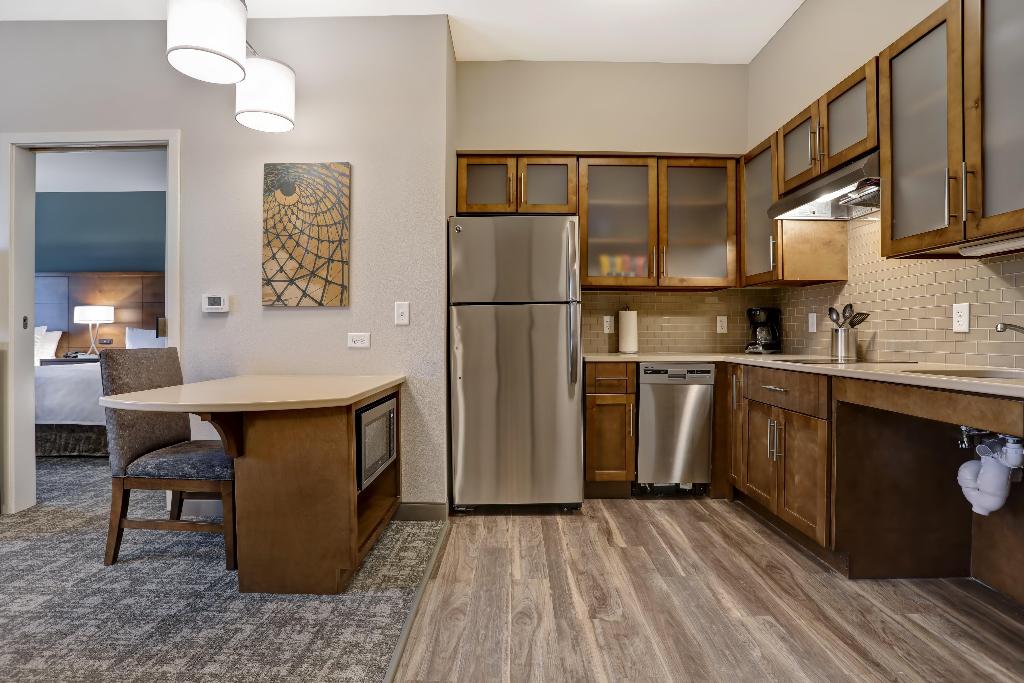 Clarion Hotel Overland Park - photo 40