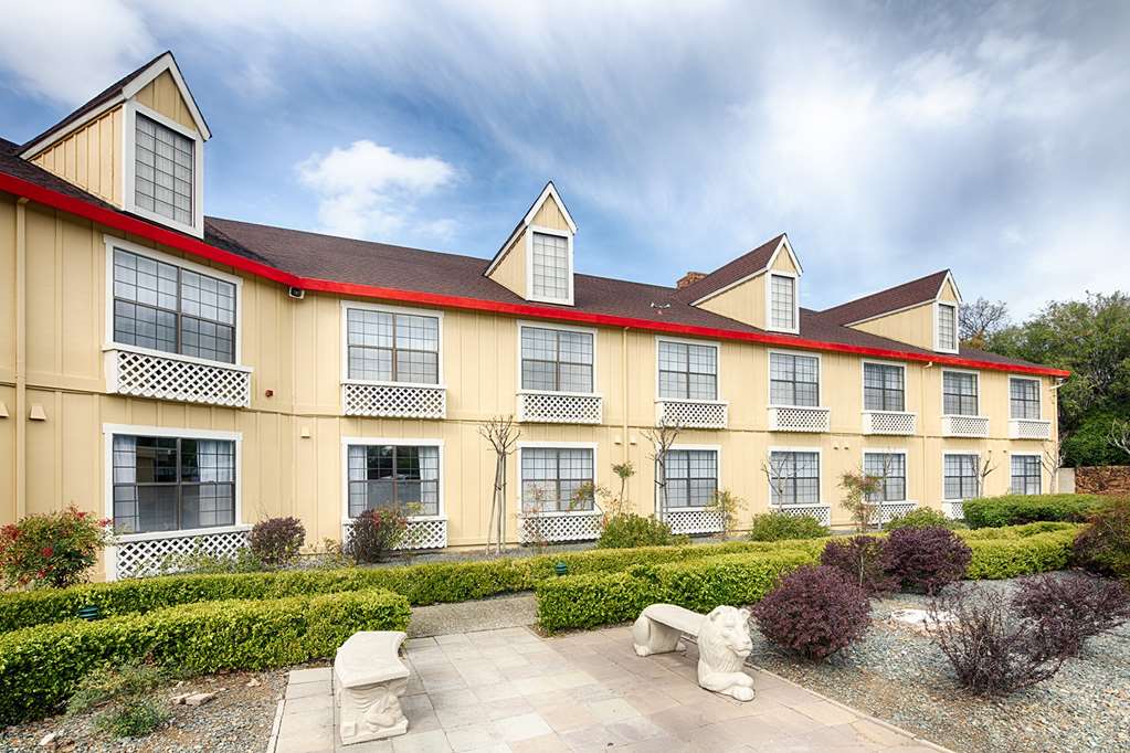 Red Lion Inn & Suites Auburn - photo 9