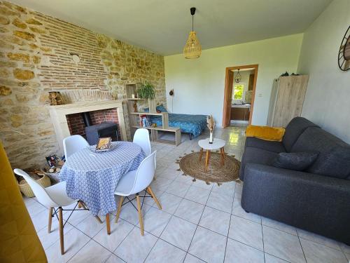 Studio Avec Etang - carbon neutral hotel in Unknown City