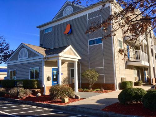 InTown Suites Extended Stay North Charleston SC Ashley Phosphate - photo 17