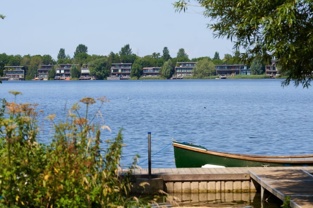The Lakes By Yoo — Lechlade