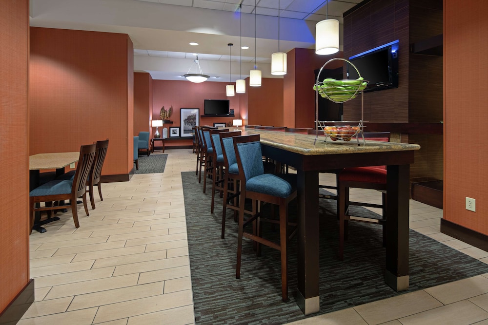 Hampton Inn & Suites Bremerton - photo 3