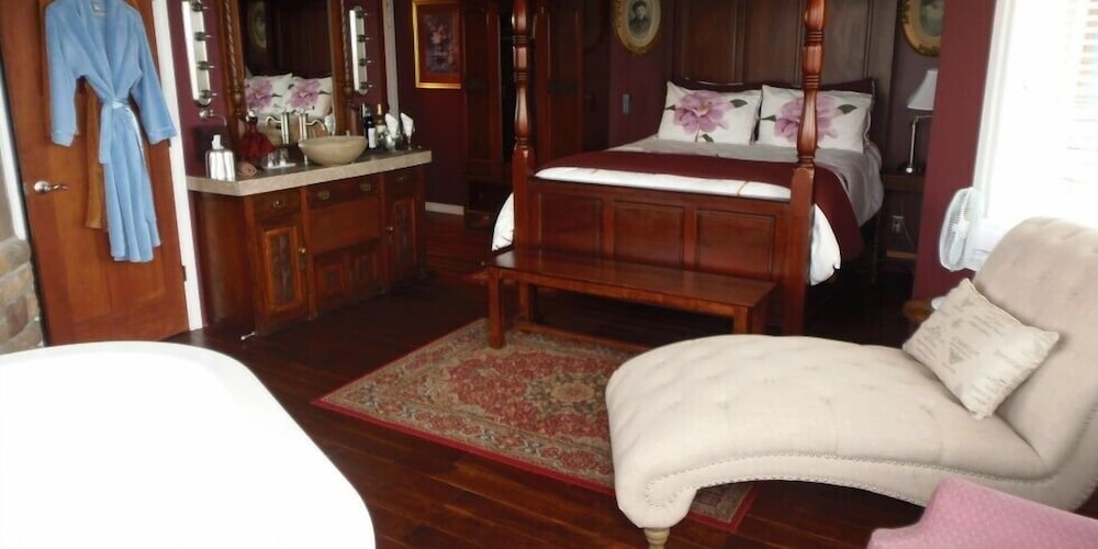 The Collins Inn and Seaside Cottages - photo 33