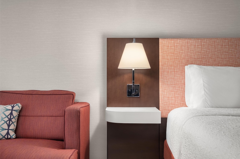 Hampton Inn & Suites Fresno - photo 8