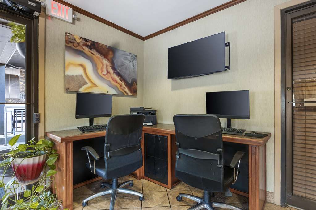 Best Western Plus Landing View Inn & Suites - photo 8