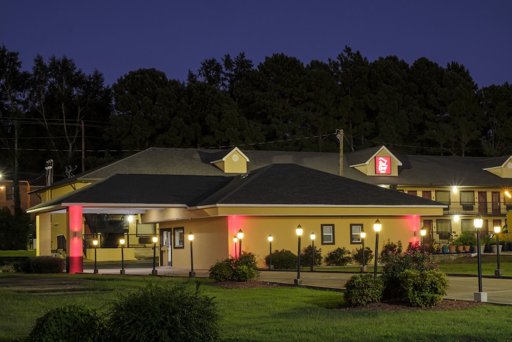 Red Roof Inn Columbus MS - photo 23