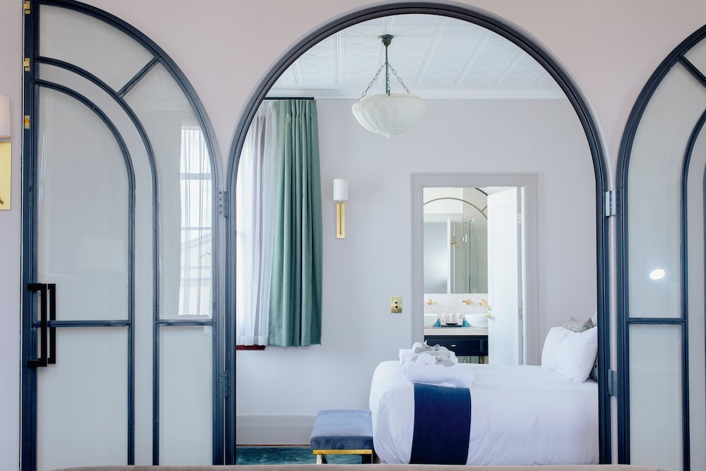 Tattersalls Hotel - carbon neutral hotel in Armidale