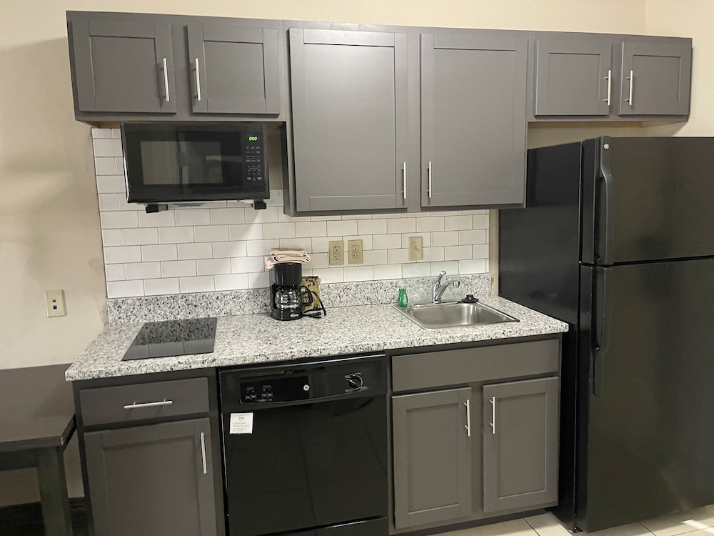 Candlewood Suites Airport by IHG - photo 14