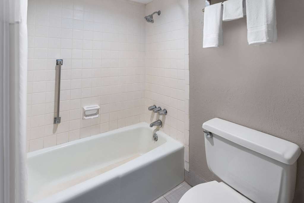 Days Inn by Wyndham Forsyth - photo 26