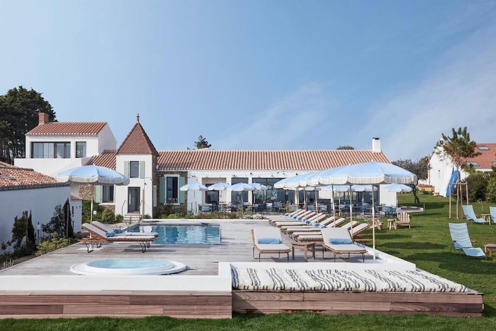 Les Hautes Mers Fontenille Collection in Nantes, France