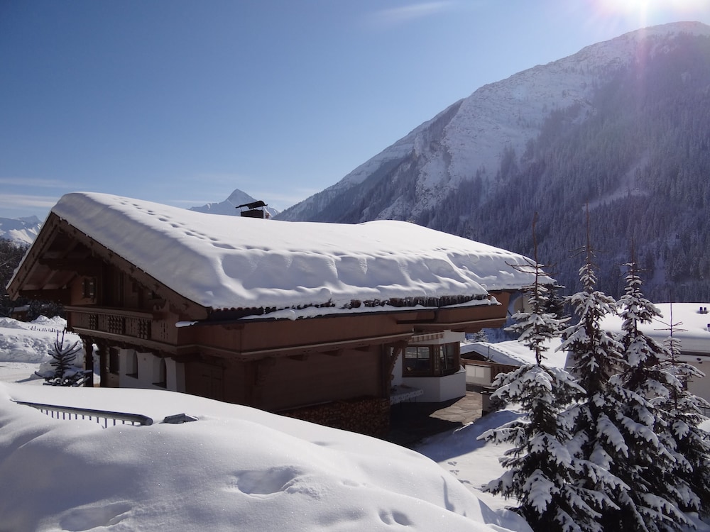 Landhaus Erlzette — 4-Star Luxury Hotel in Tux, Austria