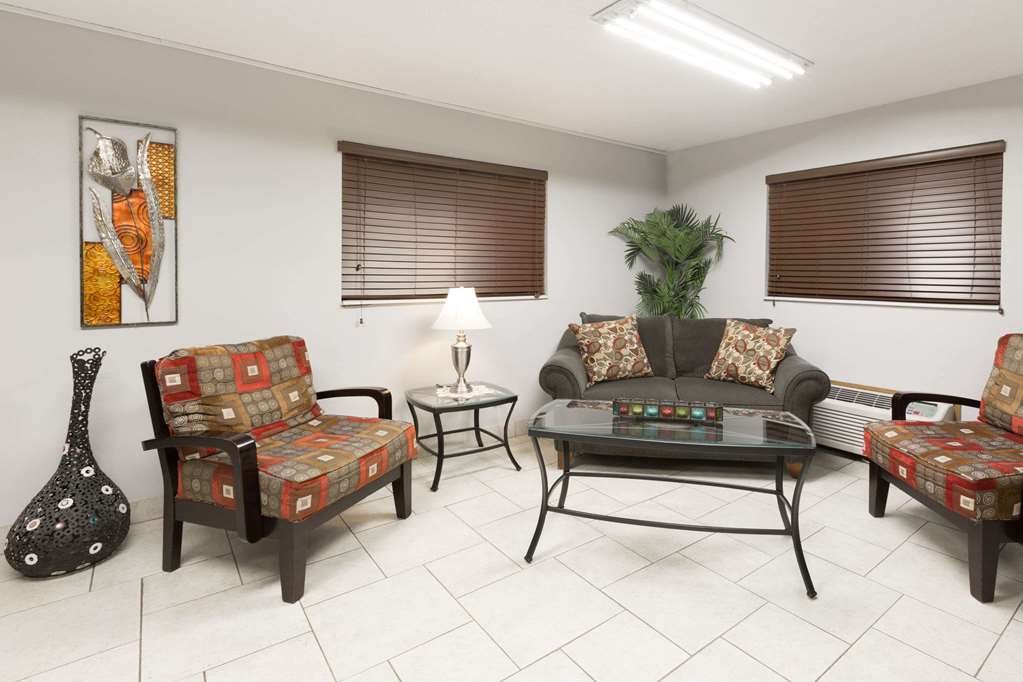 Super 8 by Wyndham Osceola IA - photo 3